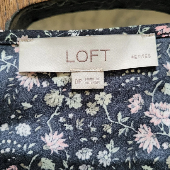 LOFT Black Floral Wrap Flutter Sleeve Dress with pockets Size Women's 0 Petite - Picture 12 of 13